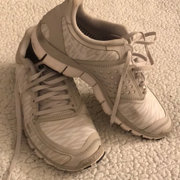 Nike Shoes - ✨White Nike Sneakers